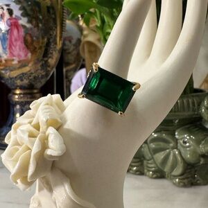 Elegant Green Glass Ring